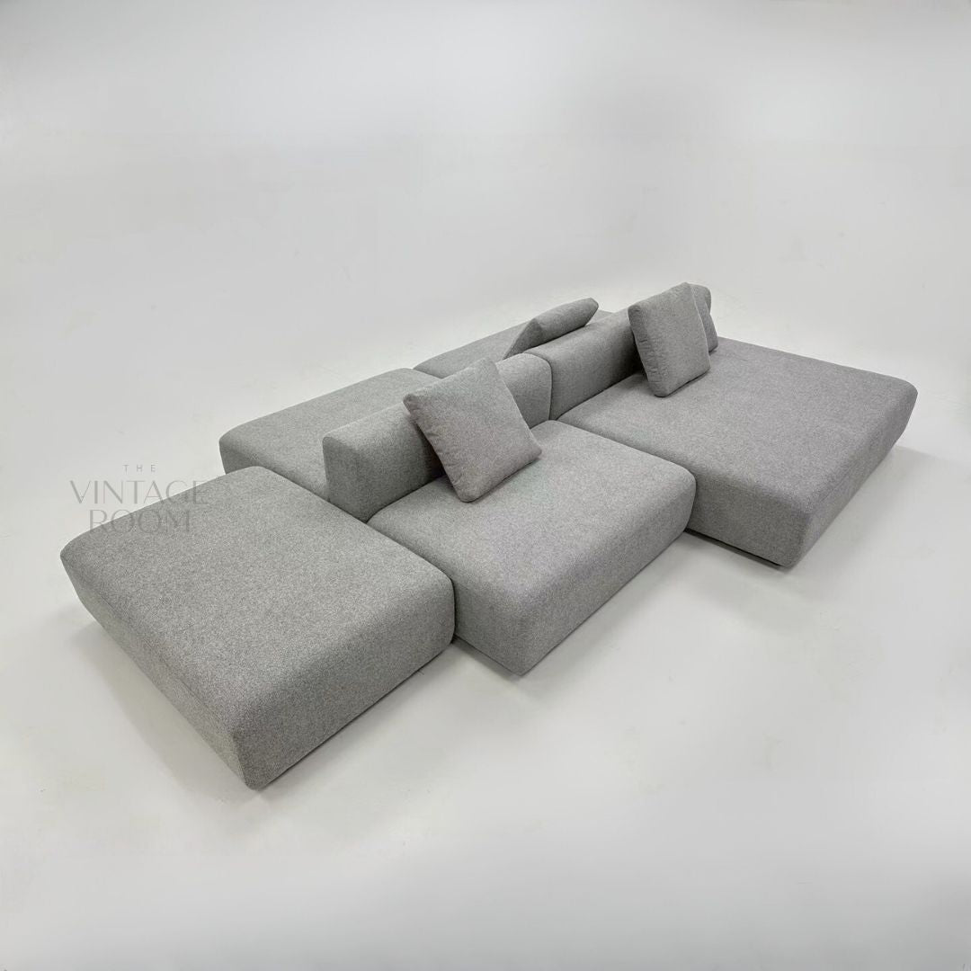 Elegant lav modulsofa i minimalistisk design. Perfekt til stue, lounge og kontor.